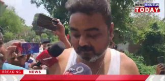 कांचरापाड़ा तृणमूल युवा सभापति बनी को पुलिस कमर में रस्सा बांधकर घुमाई।
