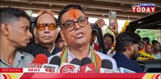 जगदल विधानसभा सीट से विजई भाजपा प्रार्थी राजेश कुमार ने अर्जुन सिंह के साथ निकाली अभिनंदन यात्रा। बोले कि संकल्प पत्र में जो वादा किया गया है। उसे पूरा किया जाएगा।