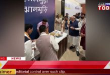 दिल्ली में झालमुड़ी राजनीति, सीएम ने पीएम को खिलाई।