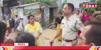 तृणमूल के पूर्व विधायक सनत दे पर लोगों ने फेंक अंडा।