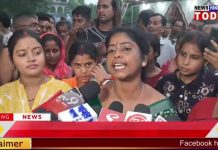 क्राइम रिकंस्ट्रक्शन हेतु ले जाएंगे अभियुक्त को देख भड़की जनता फेंकी अंडे।