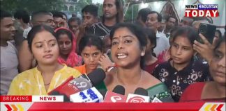 क्राइम रिकंस्ट्रक्शन हेतु ले जाएंगे अभियुक्त को देख भड़की जनता फेंकी अंडे।