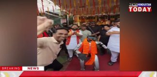 ह्यूमनॉइड रोबोट ने जमकर किया डांस।